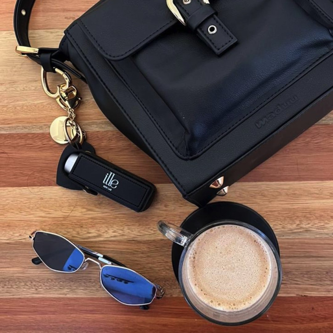 Porta Gloss Preto ILLE – Chaveiro Exclusivo