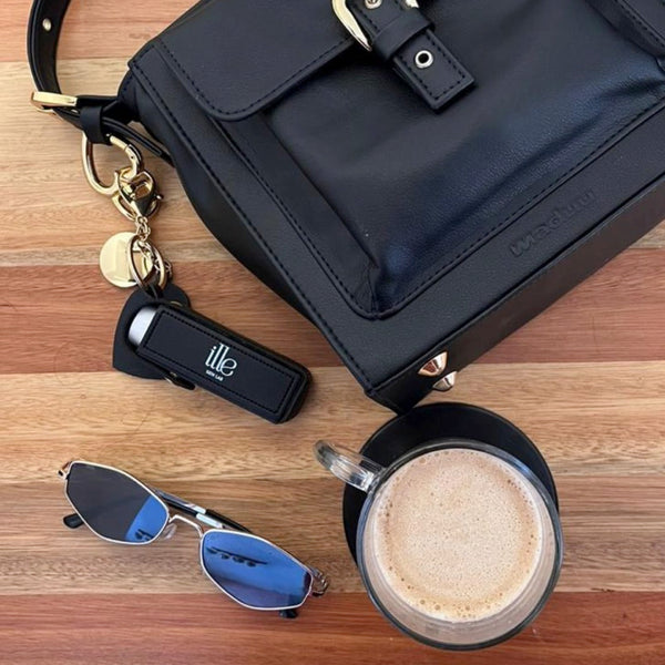 Porta Gloss Preto ILLE – Chaveiro Exclusivo