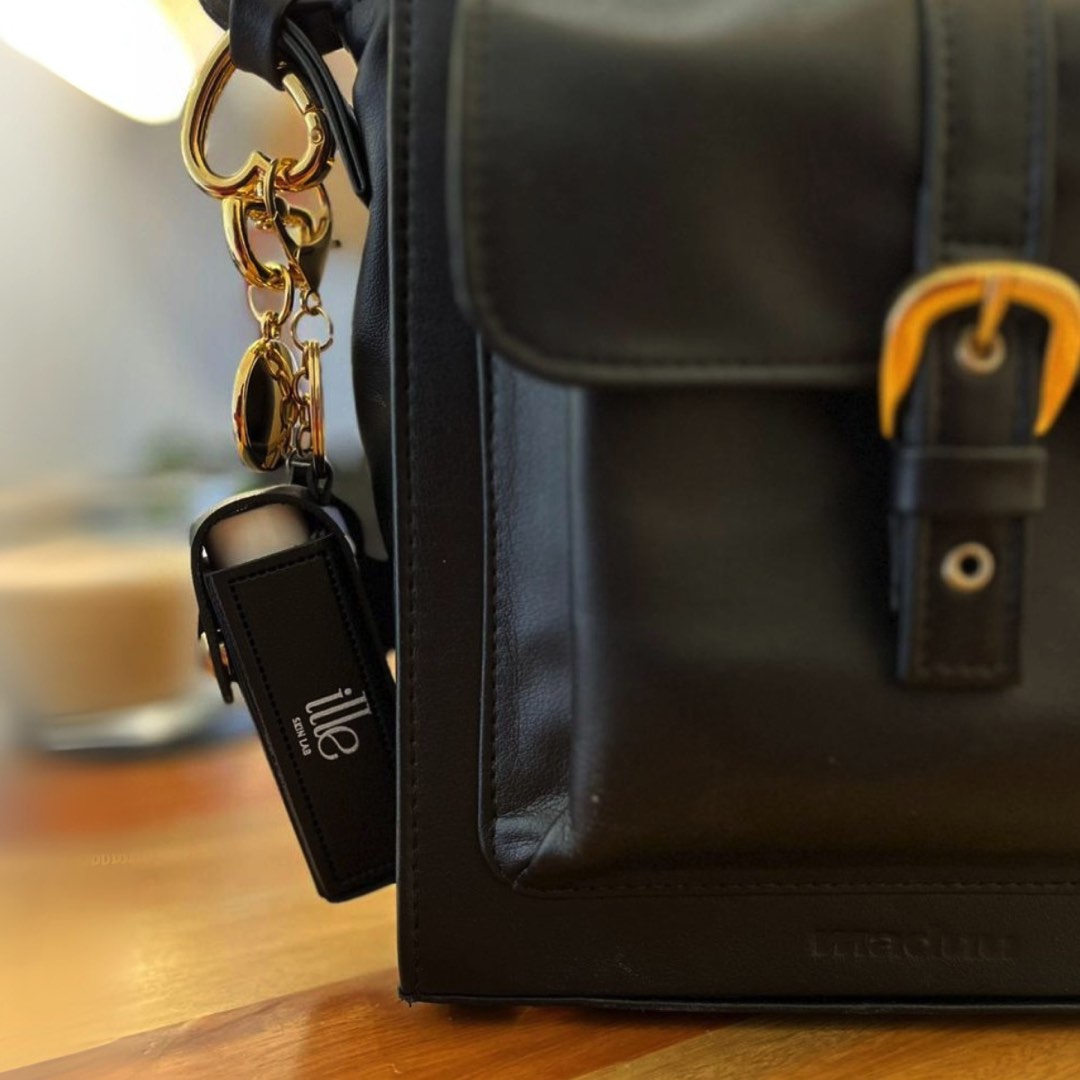 Porta Gloss Preto ILLE – Chaveiro Exclusivo